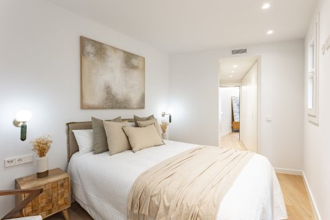 Apartamento de 3 dormitorios en venta en Barcelona, Cataluña, Spain № 1480 - foto 22