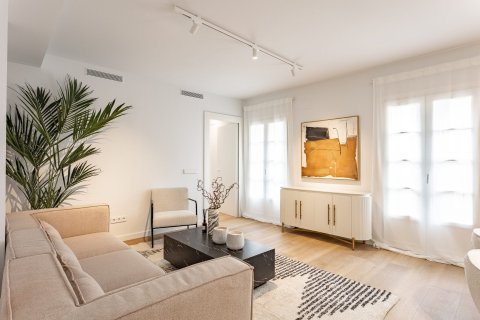 Apartamento de 3 dormitorios en venta en Barcelona, Cataluña, Spain № 1480
