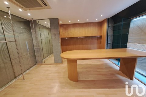 Propiedad comercial de 487 m² en alquiler en Barcelona, Cataluña, Spain № 5138 - foto 4