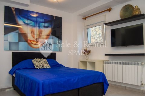 Сasa de 6 dormitorios en venta en Lloret de Mar, Gerona, Cataluña, Spain № 6700 - foto 22