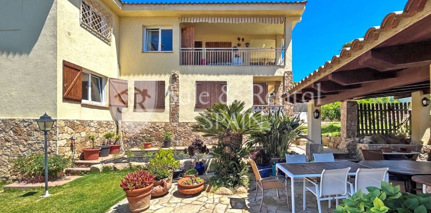 Сasa de 4 dormitorios en venta en Lloret de Mar, Gerona, Cataluña, Spain № 6702