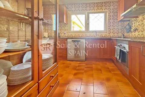 Сasa de 4 dormitorios en venta en Lloret de Mar, Gerona, Cataluña, Spain № 6702 - foto 14