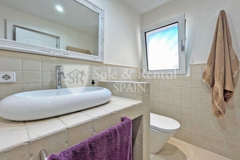 Сasa de 4 dormitorios en venta en Lloret de Mar, Gerona, Cataluña, Spain № 6702 - foto 22