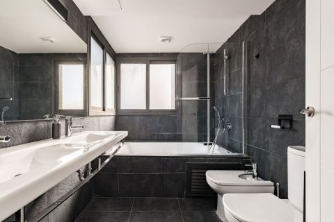 Сasa de 4 dormitorios en venta en Sitges, Barcelona, Cataluña, Spain № 6798 - foto 25