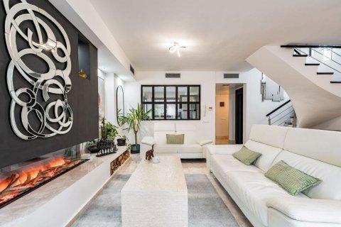 Сasa de 4 dormitorios en venta en Sitges, Barcelona, Cataluña, Spain № 6798 - foto 6