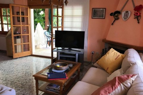 Сasa de 4 dormitorios en venta en Calafell, Tarragona, Cataluña, Spain № 6800 - foto 12
