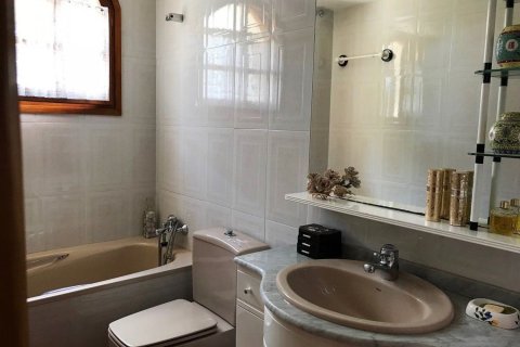 Сasa de 4 dormitorios en venta en Calafell, Tarragona, Cataluña, Spain № 6800 - foto 22