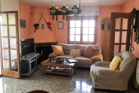 Сasa de 4 dormitorios en venta en Calafell, Tarragona, Cataluña, Spain № 6800 - foto 13