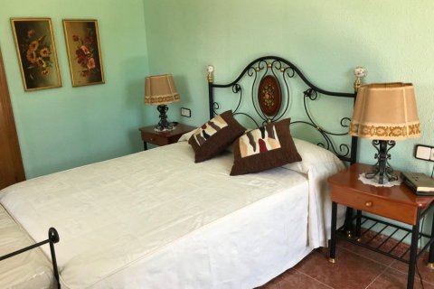 Сasa de 4 dormitorios en venta en Calafell, Tarragona, Cataluña, Spain № 6800 - foto 24