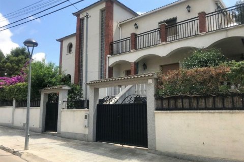 Сasa de 4 dormitorios en venta en Calafell, Tarragona, Cataluña, Spain № 6800