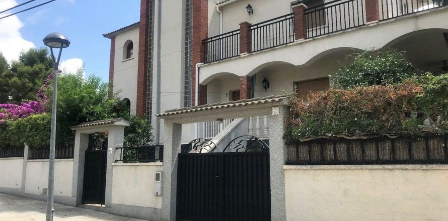 Сasa de 4 dormitorios en venta en Calafell, Tarragona, Cataluña, Spain № 6800