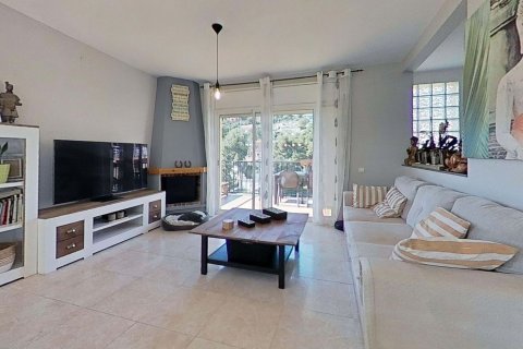 Сasa de 4 dormitorios en venta en Calafell, Tarragona, Cataluña, Spain № 6799