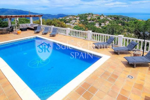 Сasa de 6 dormitorios en venta en Lloret de Mar, Gerona, Cataluña, Spain № 7218 - foto 12