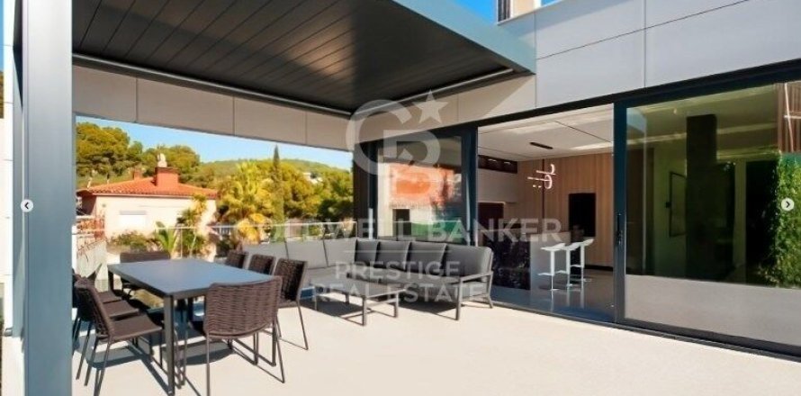 Villa de 5 dormitorios en venta en Castelldefels, Barcelona, Cataluña, Spain № 5693