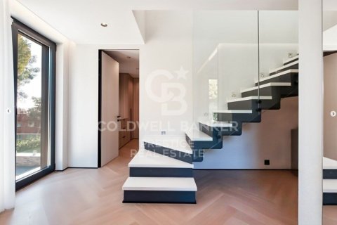Villa de 5 dormitorios en venta en Castelldefels, Barcelona, Cataluña, Spain № 5693 - foto 17