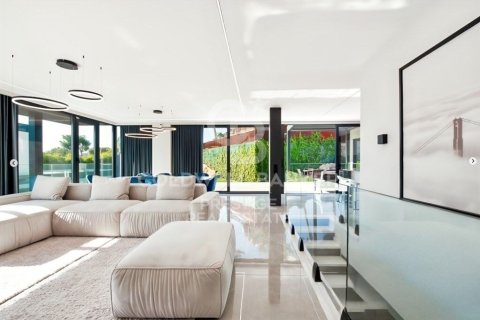 Villa de 5 dormitorios en venta en Castelldefels, Barcelona, Cataluña, Spain № 5693 - foto 5