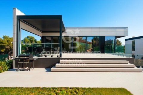 Villa de 5 dormitorios en venta en Castelldefels, Barcelona, Cataluña, Spain № 5693 - foto 2