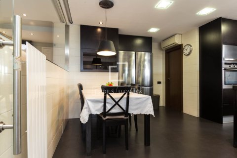 Villa de 5 dormitorios en venta en Esplugues de Llobregat, Barcelona, Cataluña, Spain № 4425 - foto 22