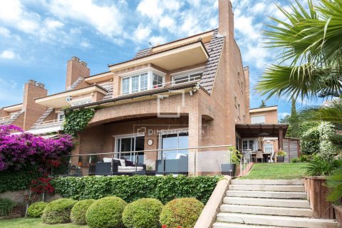 Villa de 5 dormitorios en venta en Esplugues de Llobregat, Barcelona, Cataluña, Spain № 4425 - foto 2