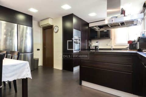 Villa de 5 dormitorios en venta en Esplugues de Llobregat, Barcelona, Cataluña, Spain № 4425 - foto 23