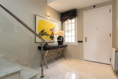 Villa de 5 dormitorios en venta en Esplugues de Llobregat, Barcelona, Cataluña, Spain № 4425 - foto 6