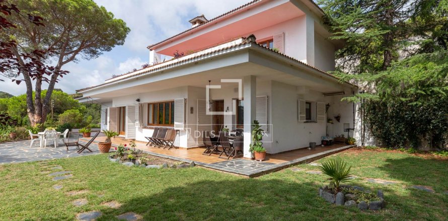 5 bedrooms villa for sale in Sant Pol de Mar, Barcelona, Catalonia, Spain № 4428