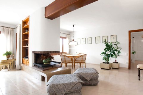 5 bedrooms villa for sale in Sant Pol de Mar, Barcelona, Catalonia, Spain № 4428 - photo 4