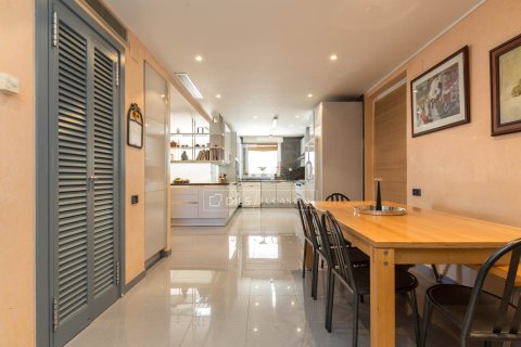 Villa de 8 dormitorios en venta en Esplugues de Llobregat, Barcelona, Cataluña, Spain № 4427 - foto 16