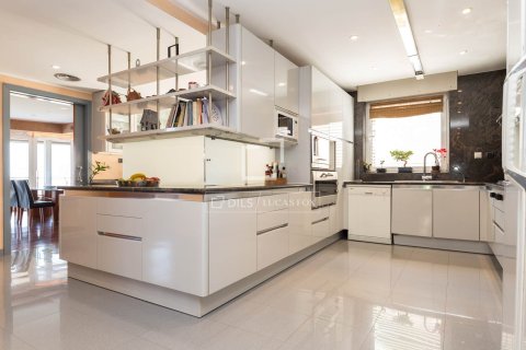 Villa de 8 dormitorios en venta en Esplugues de Llobregat, Barcelona, Cataluña, Spain № 4427 - foto 12
