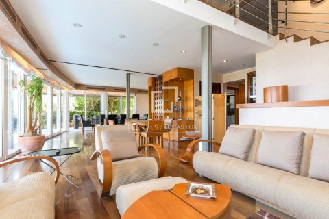 Villa de 8 dormitorios en venta en Esplugues de Llobregat, Barcelona, Cataluña, Spain № 4427 - foto 2