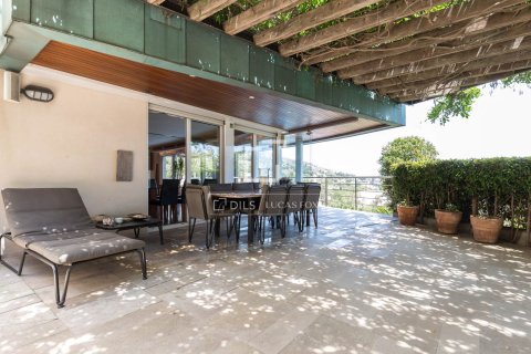 Villa de 8 dormitorios en venta en Esplugues de Llobregat, Barcelona, Cataluña, Spain № 4427 - foto 18