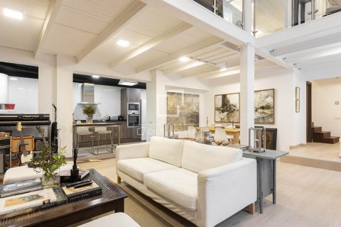 Apartamento de 2 dormitorios en venta en Barcelona, Cataluña, Spain № 4431 - foto 2
