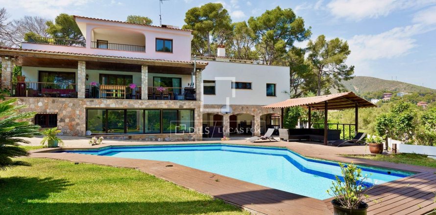 Villa de 6 dormitorios en venta en Castelldefels, Barcelona, Cataluña, Spain № 4426