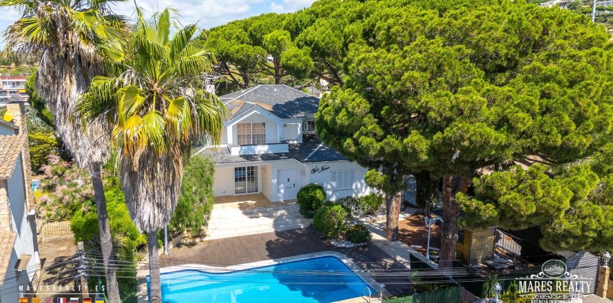 Villa de 5 dormitorios en venta en Lloret de Mar, Gerona, Cataluña, Spain № 7627