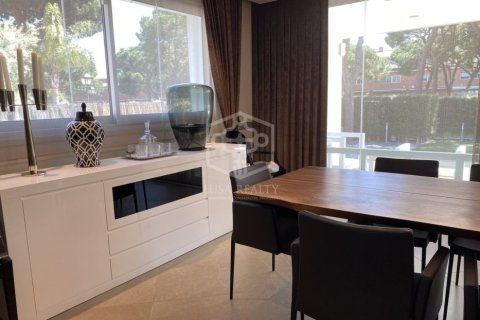 Villa de 4 dormitorios en venta en Gavà, Barcelona, Cataluña, Spain № 912 - foto 4