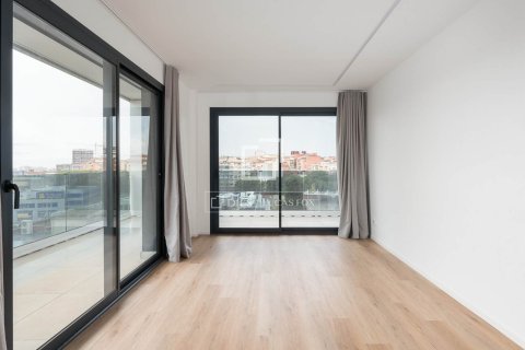 Apartamento de 2 dormitorios en venta en Esplugues de Llobregat, Barcelona, Cataluña, Spain № 4255 - foto 2
