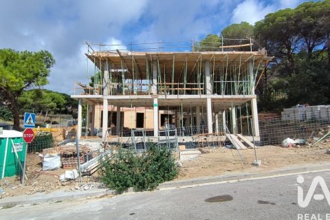 Сasa de 4 dormitorios en venta en Sant Pol de Mar, Barcelona, Cataluña, Spain № 7521 - foto 5