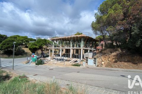 Сasa de 4 dormitorios en venta en Sant Pol de Mar, Barcelona, Cataluña, Spain № 7521 - foto 16