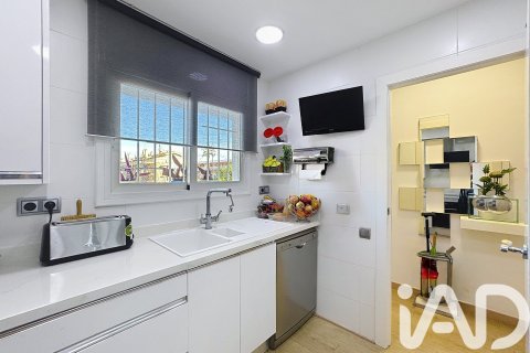 Dúplex de 3 dormitorios en venta en Castelldefels, Barcelona, Cataluña, Spain № 7523 - foto 9