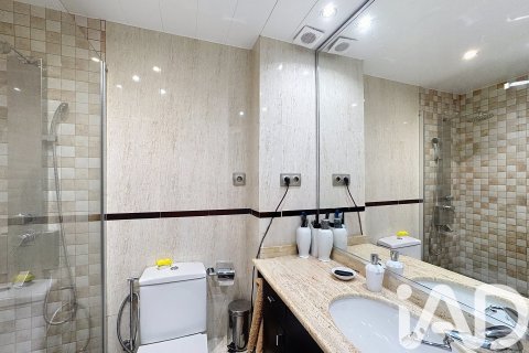 Dúplex de 3 dormitorios en venta en Castelldefels, Barcelona, Cataluña, Spain № 7523 - foto 30