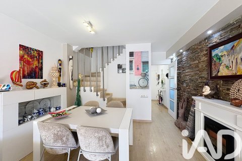 Dúplex de 3 dormitorios en venta en Castelldefels, Barcelona, Cataluña, Spain № 7523 - foto 10