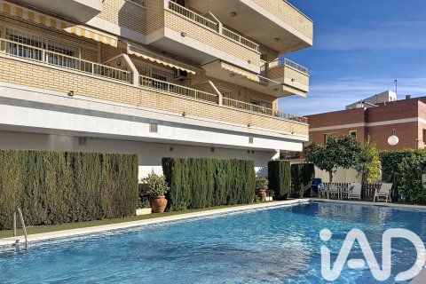 Dúplex de 3 dormitorios en venta en Castelldefels, Barcelona, Cataluña, Spain № 7523
