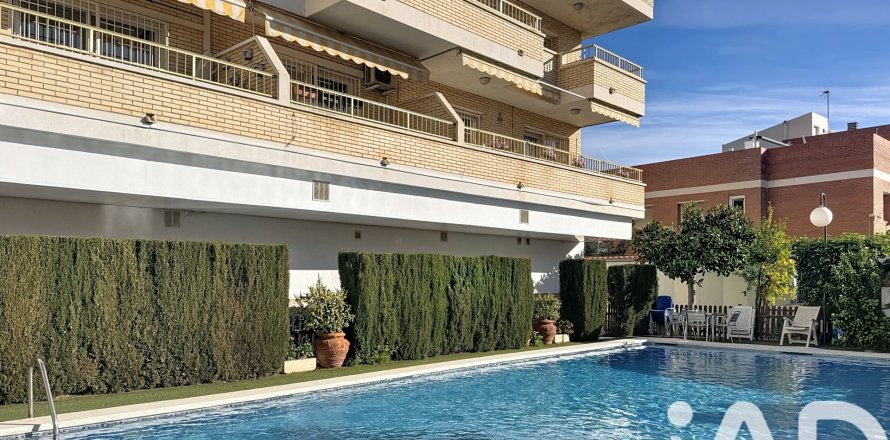 Dúplex de 3 dormitorios en venta en Castelldefels, Barcelona, Cataluña, Spain № 7523