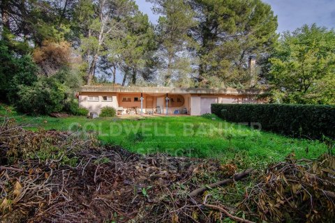 Parcela de 2000 m² en venta en Cerdanyola del Vallès, Barcelona, Cataluña, Spain № 7970 - foto 8