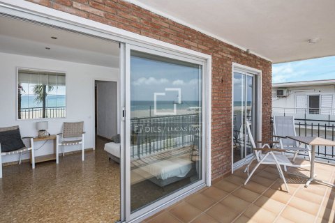 Apartamento de 3 dormitorios en venta en Castelldefels, Barcelona, Cataluña, Spain № 7044 - foto 2