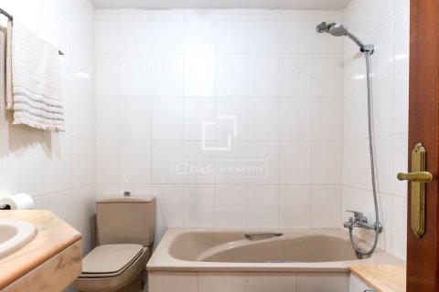 Apartamento de 4 dormitorios en venta en Sant Just Desvern, Barcelona, Cataluña, Spain № 7046 - foto 23
