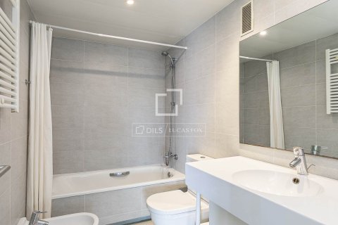 Apartamento de 2 dormitorios en venta en Barcelona, Cataluña, Spain № 7047 - foto 17
