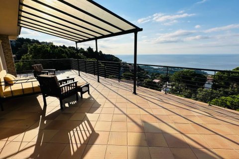 Villa de 7 dormitorios en venta en Lloret de Mar, Gerona, Cataluña, Spain № 1794 - foto 3