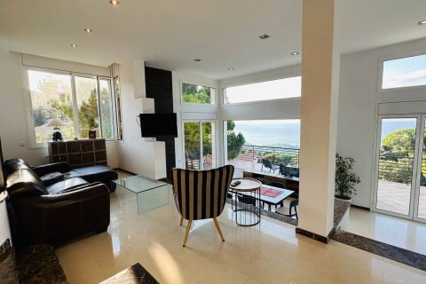 Villa de 7 dormitorios en venta en Lloret de Mar, Gerona, Cataluña, Spain № 1794 - foto 8