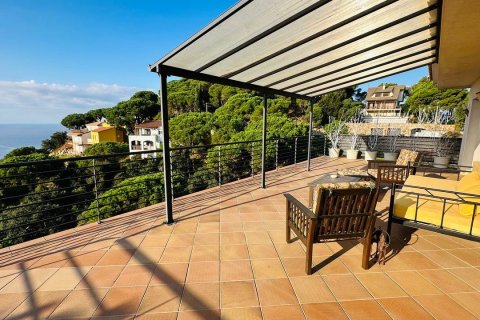 Villa de 7 dormitorios en venta en Lloret de Mar, Gerona, Cataluña, Spain № 1794 - foto 2